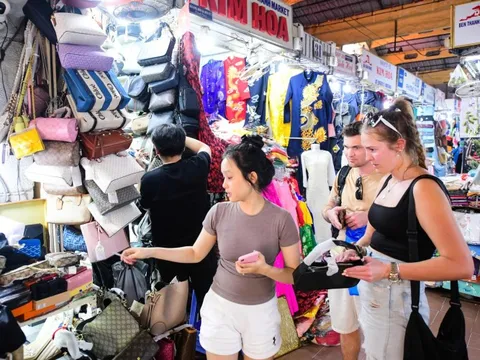 Không sử dụng doanh thu năm 2026 để xác định lại nghĩa vụ thuế của hộ kinh doanh