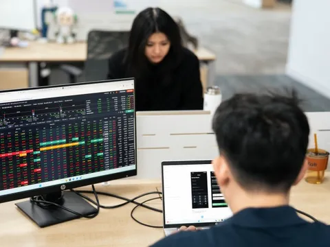 Dầu khí, bất động sản, chứng khoán giảm mạnh, VN-Index mất mốc 1.800 điểm