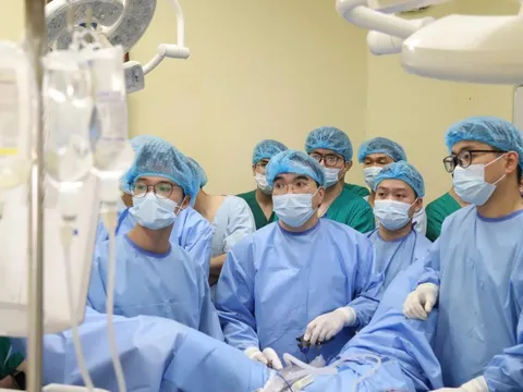 Điều trị ung thư phụ khoa bằng phẫu thuật ‘không vết rạch’