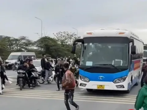 Nam thanh niên cản trở xe làm nhiệm vụ trong lễ giao, nhận quân