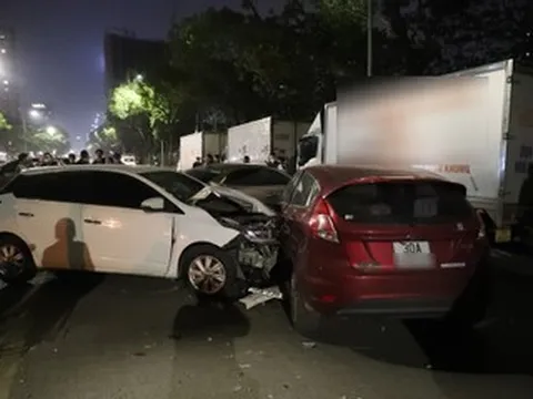 Danh tính tài xế ô tô mất lái, tông liên hoàn 8 xe ở Hà Nội