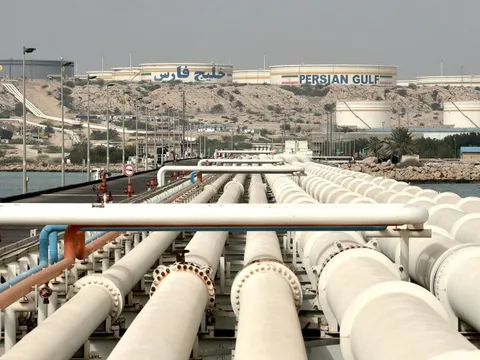 Giá dầu tăng kỷ lục vì chiến sự Iran, nguy cơ vượt 100 USD/thùng