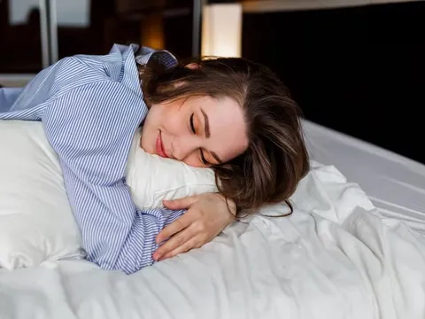 Nhịn ăn 3 giờ trước khi đi ngủ cải thiện sức khỏe ra sao?