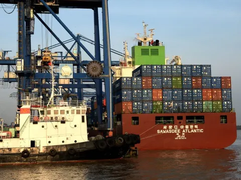 Xung đột ở Trung Đông khiến xuất khẩu Việt lao đao vì phụ phí của logistics