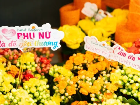 Thị trường 8-3 sôi động, quà tặng thiết thực được ưa chuộng