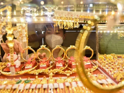 Giá vàng thế giới giảm sâu, trong nước giảm gần 2 triệu đồng/lượng