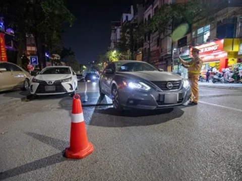 CSGT Hà Nội hóa trang theo dấu ô tô rời quán bia, có tài xế vi phạm 'kịch khung'