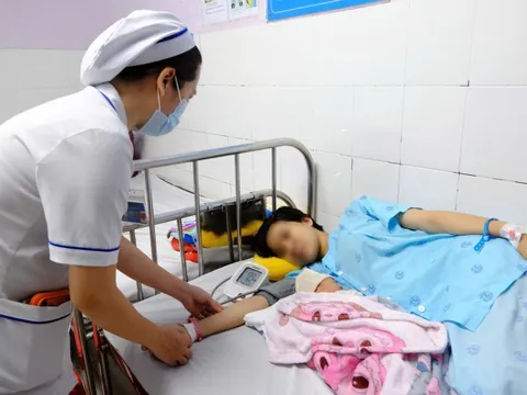 Sốc phản vệ sau khi ăn ốc, thai phụ 39 tuần phải mổ khẩn cấp để cứu con