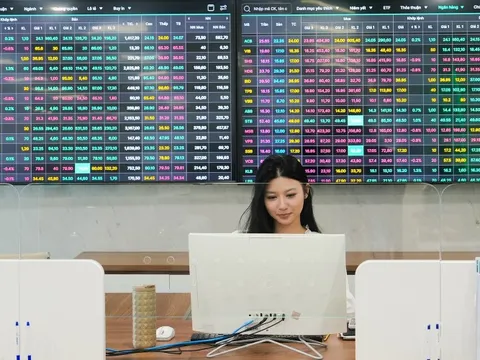 Định giá chứng khoán Việt Nam lùi về mức tương tự giai đoạn chấn động thuế quan Mỹ