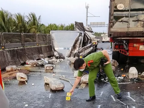 Tai nạn trên tuyến cao tốc Trung Lương - Mỹ Thuận, phụ xế tử vong trong cabin