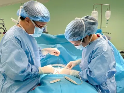 Bé trai 13 tuổi bị chấn thương 'cưỡi ngựa' sau tai nạn xe đạp