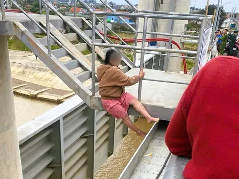 Cảnh sát cứu thai phụ mang thai 7 tháng định nhảy cầu tự tử