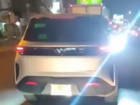 TPHCM: Xử lý tài xế tự ý gắn thêm đèn ô tô gây chói mắt người khác