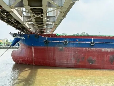 Khởi tố vụ tàu Thành Đạt 86 va vào cầu Ghềnh