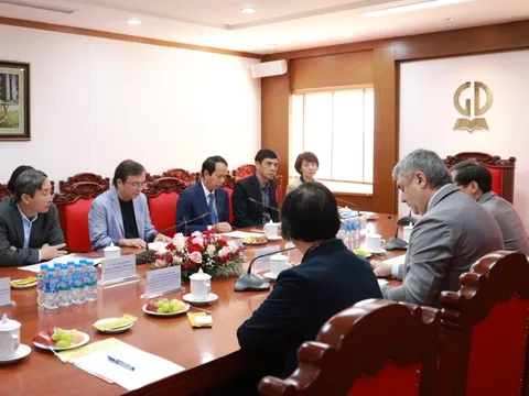 Nhà xuất bản Giáo dục Việt Nam làm việc với Uỷ ban Đối ngoại Thành phố Saint Petersburg: Mở rộng hợp tác xuất bản và giao lưu văn hoá