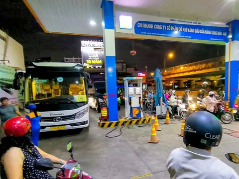 Giá xăng dầu tăng mạnh, TP.HCM yêu cầu doanh nghiệp vận tải báo cáo mỗi ngày