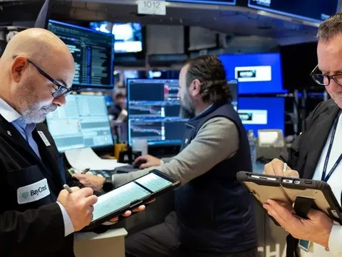 Đọc nhanh 12-3: Giá dầu lại tăng vọt, đồng USD mạnh lên, chứng khoán Mỹ chao đảo