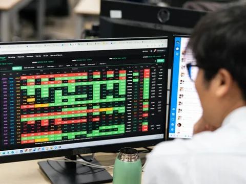 Chứng khoán 12-3: VN-Index lấy lại gần 76 điểm sau 2 phiên, nhà đầu tư nên làm gì?