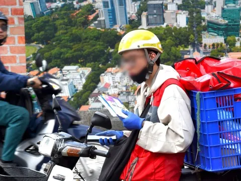 Tài xế công nghệ bán thêm bánh tráng: không ai muốn làm nhiều việc cùng lúc khi cuộc sống đủ đầy