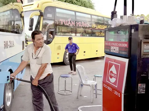 Ứng phó giá xăng dầu: Sớm thiết kế gói hỗ trợ nền kinh tế