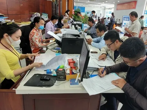 Lương cơ sở dự kiến tăng 8% từ 1-7, những khoản nào sẽ được điều chỉnh theo?