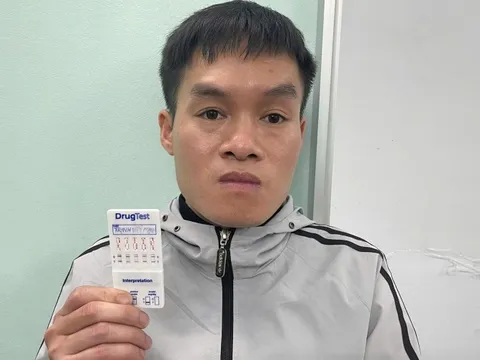 Mẹ tá hỏa khi nhận được ảnh khỏa thân của con gái 14 tuổi từ Facebook lạ