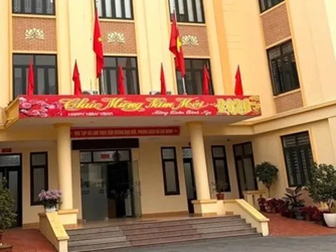 Tạm đình chỉ 4 cán bộ, công chức phường chậm tham
mưu, xử lý thủ tục hành chính