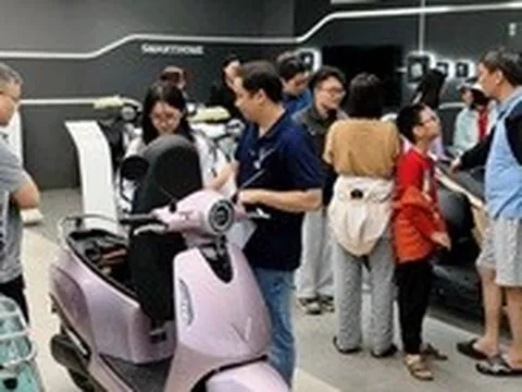 Xe điện hút khách