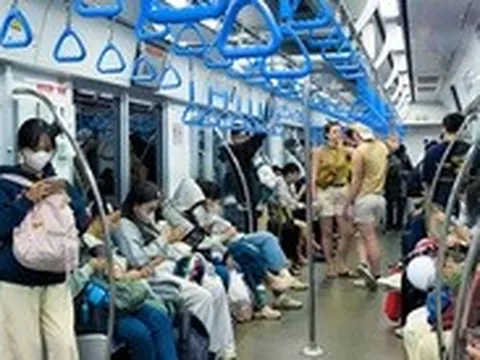 Giá xăng tăng, metro số 1 đông khách hơn, sinh viên chiếm số nhiều