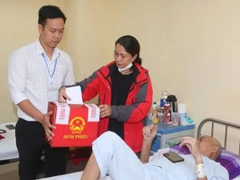 Nét nhân văn tại những khu vực bỏ phiếu đặc biệt ở Huế