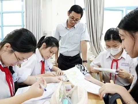 Siết dạy thêm, phụ huynh lo học ở trường không đủ