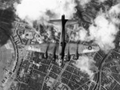 Ném bom: Lịch sử ác mộng của chiến tranh - Kỳ 7: Những trận mưa bom cuối cùng ở Berlin