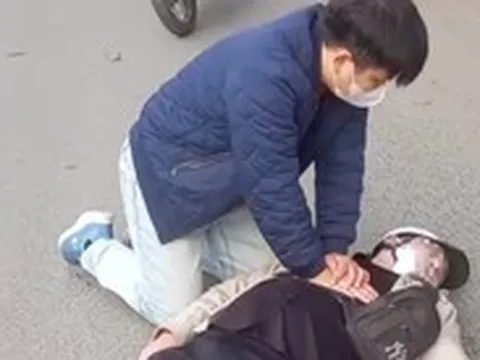 Nam thanh niên ngừng tuần hoàn sau tai nạn, được bác sĩ đi ngang ép tim cứu sống