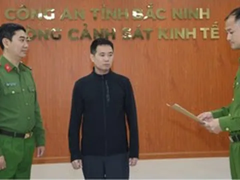 Khởi tố chủ cơ sở sản xuất 7.488 chai giấm ăn giả pha từ hóa chất bán ra thị trường