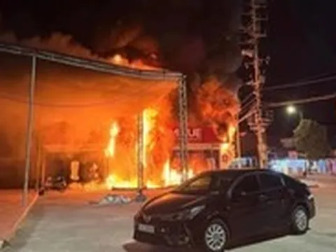 Cháy lớn tại quán kem Mixue