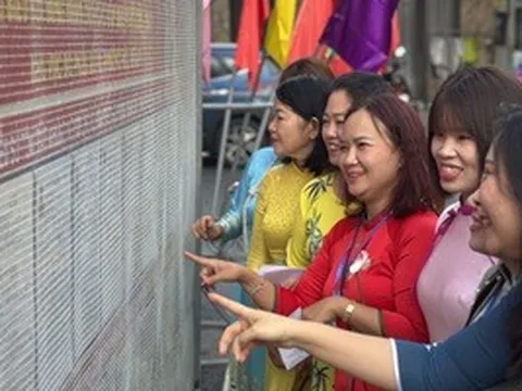 Rộn ràng cử tri Đà Nẵng, Huế đi bỏ phiếu