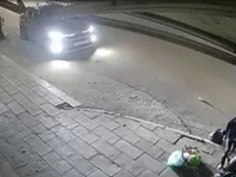 Triệu tập lái xe tông gãy chân người bán hàng rong rồi tăng ga bỏ chạy