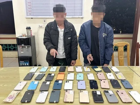 Bắt giữ khẩn cấp 2 đối tượng trộm cắp 39 điện thoại iPhone trị giá hơn 245 triệu đồng