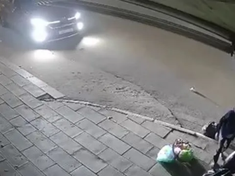 Tài xế ô tô tông bị thương người phụ nữ đứng trên vỉa hè rồi rời khỏi hiện trường