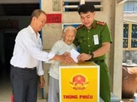 TP.HCM: Thùng phiếu lưu động đến với những cử tri 'đặc biệt'