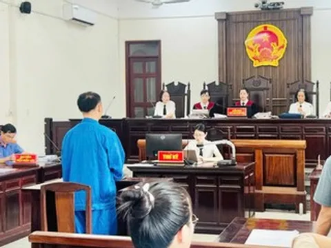 Nam bác sĩ chém đồng nghiệp trong phòng khám, bị phạt 13 năm tù