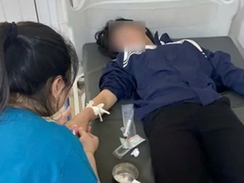 Nữ sinh lớp 7 nghi uống thuốc trừ sâu do áp lực cô lập, trêu chọc từ bạn bè