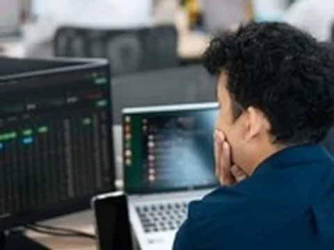 VN-Index 'hụt hẫng' cuối phiên: DGC tiếp tục nằm sàn, STB giảm sâu