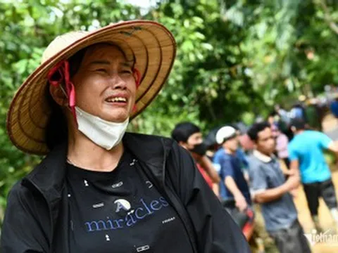 Mất điện, mất sóng giữa thiên tai: Người dân nhận cảnh báo bằng cách nào?