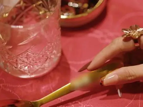 Khi nghệ sĩ "điếc không sợ súng"