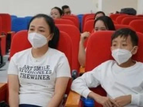 Mẹ hiến thận cứu con, ca ghép đầu tiên tại Bệnh viện Nhi đồng 1