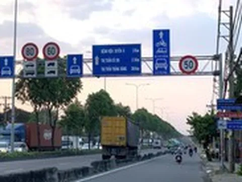 Tốc độ 50km/h trên quốc lộ 22: Người dân kêu chậm, cơ quan quản lý 'an toàn là trên hết'