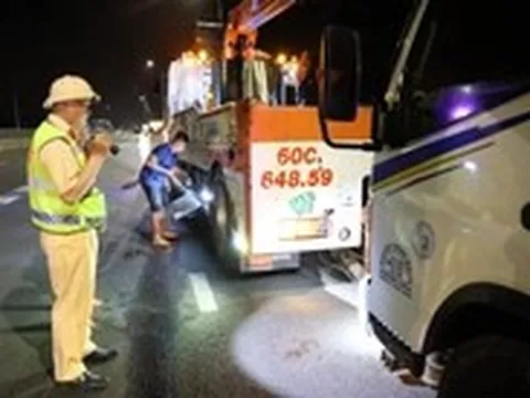 Tuần tra xuyên đêm trên cao tốc