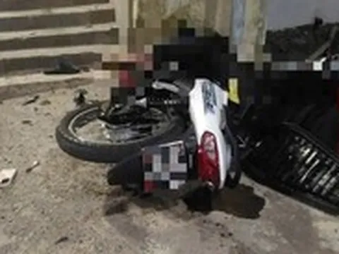 Xe máy tông cửa hầm Phú Gia ở Huế, hai thanh niên thiệt mạng