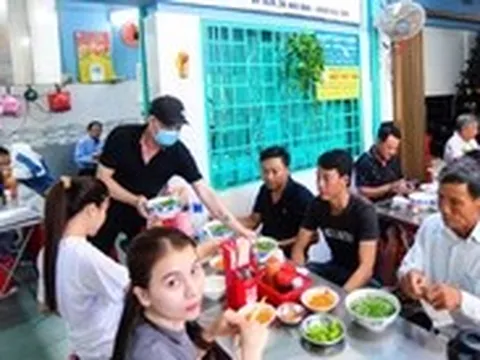 Bán tô phở, chai nước suối có phải xuất hóa đơn bán lẻ?